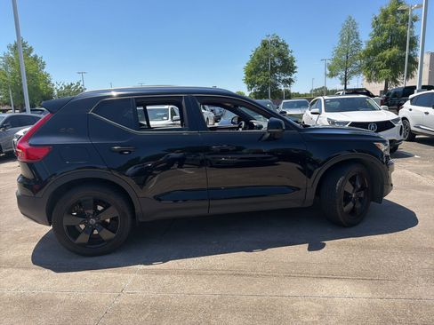 Used 2019 Volvo XC40 T5 Momentum AWD/4WD image 4