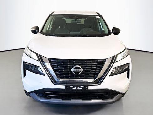 Used 2022 Nissan Rogue S image 2