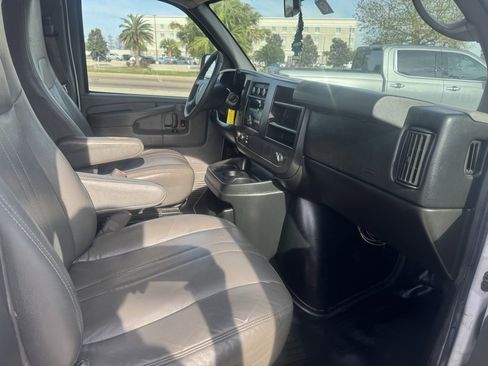 Used 2014 GMC Savana 3500 LS image 8