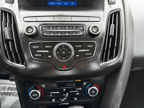 Used 2018 Ford Focus SE w/ SE Appearance Package image 17