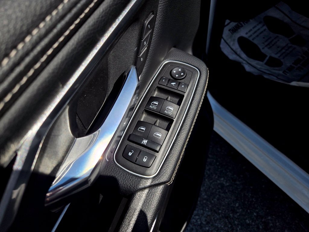 Used 2023 RAM 1500 Laramie AWD/4WD image 14