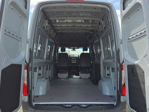Used 2025 Mercedes-Benz Sprinter 2500 image 21