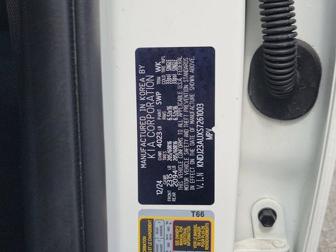Used 2025 Kia Soul LX w/ LX Technology Package FWD image 30