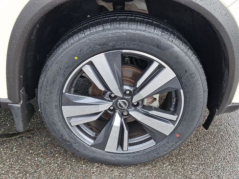 Used 2023 Nissan Rogue SL AWD/4WD image 9