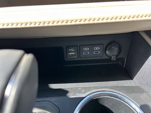Used 2022 Toyota Highlander XLE FWD image 21