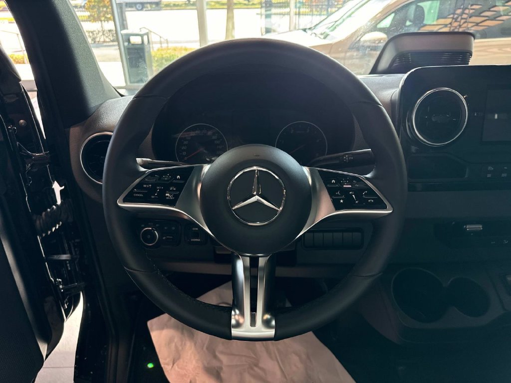Used 2025 Mercedes-Benz Sprinter 3500 image 23