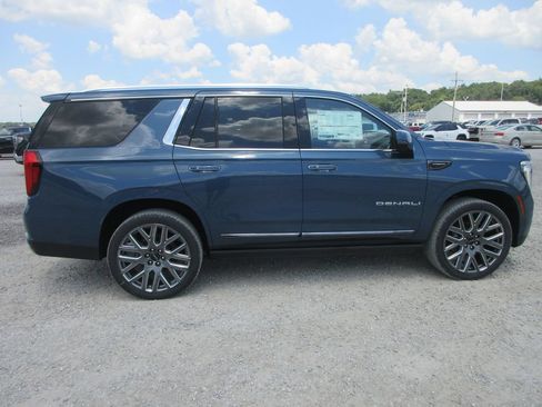 New 2026 GMC Yukon Denali Ultimate AWD/4WD image 3