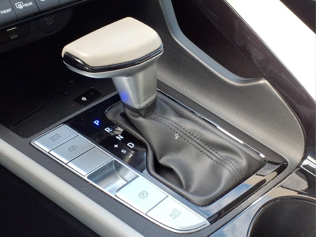 Used 2025 Hyundai Elantra Limited FWD image 29