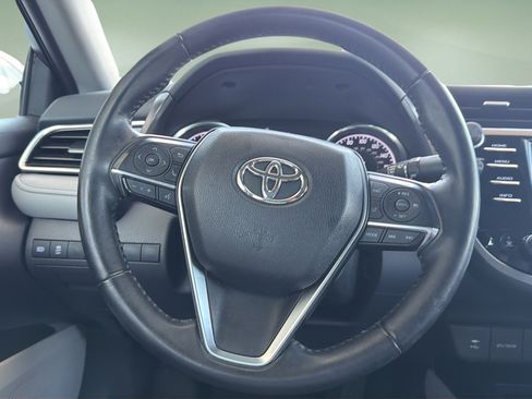 Used 2018 Toyota Camry XLE FWD image 9