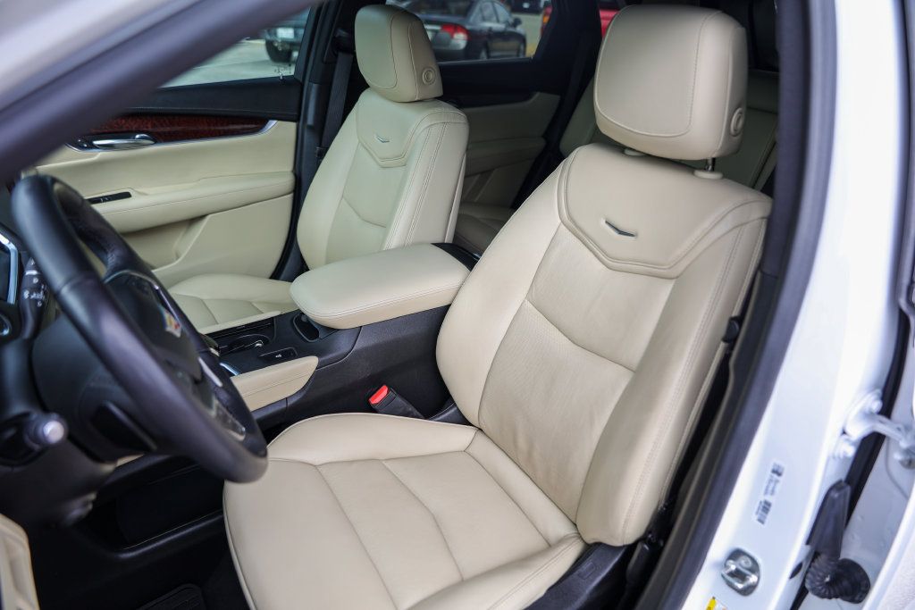 Used 2018 Cadillac XT5 Luxury w/ Driver Awareness Package FWD image 7