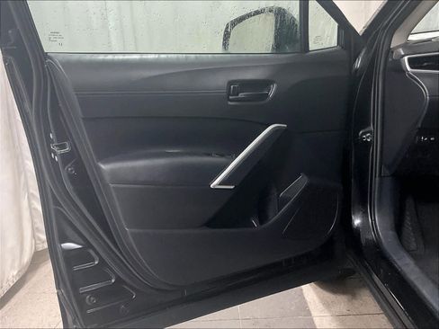 Certified 2024 Toyota Corolla Cross LE image 9