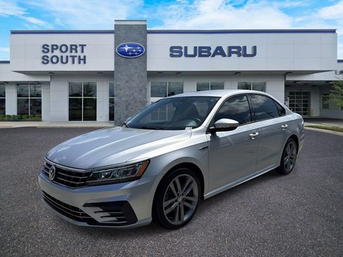 Used 2018 Volkswagen Passat 2.0T R-Line w/ R-Line Lighting Package FWD image 8