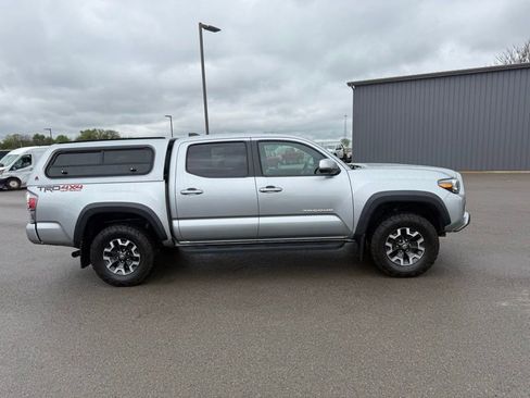 Used 2022 Toyota Tacoma TRD Off-Road w/ TRD Premium Off Road Package AWD/4WD image 7