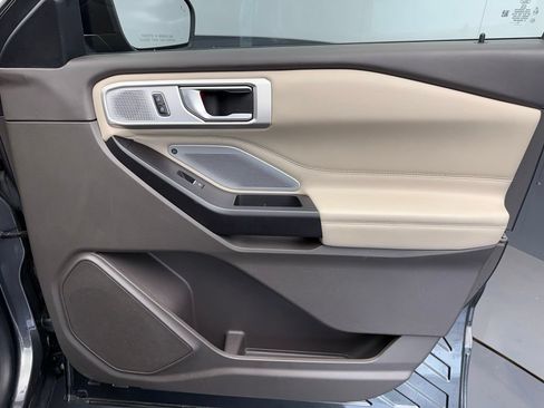 Used 2020 Ford Explorer Platinum w/ Premium Technology Package AWD/4WD image 66