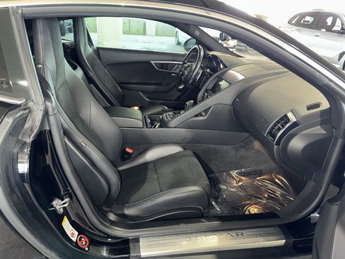 Used 2019 Jaguar F-TYPE Coupe image 10