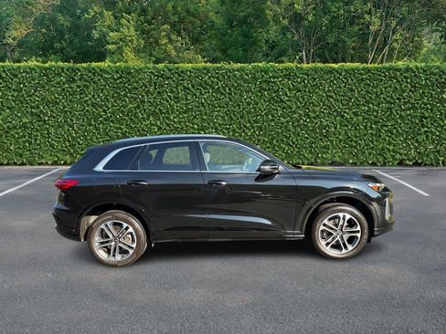 Used 2025 Audi Q5 Premium w/ Convenience Package AWD/4WD image 2