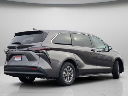 Used 2023 Toyota Sienna LE FWD image 22