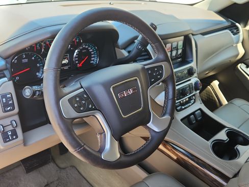 Used 2017 GMC Yukon SLT w/ Premium Edition AWD/4WD image 11