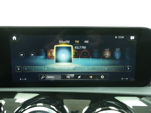 Used 2022 Mercedes-Benz CLA 250 image 19