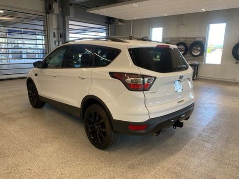 Used 2018 Ford Escape SE w/ SE Sport Appearance Package FWD image 10