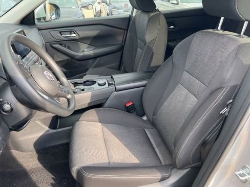 Used 2024 Nissan Rogue SV image 7