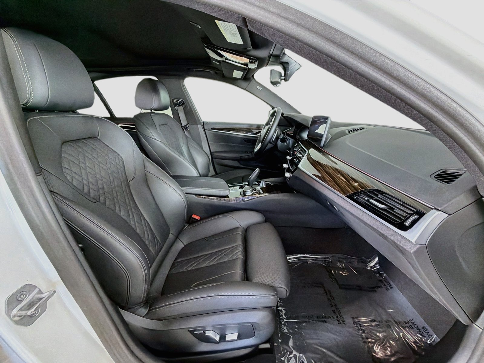 Used 2023 BMW 530i w/ Convenience Package RWD image 29