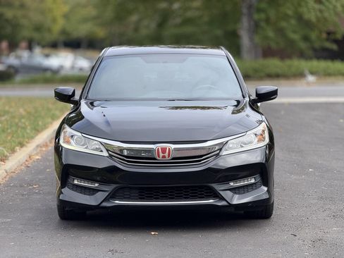 Used 2017 Honda Accord Sport image 4
