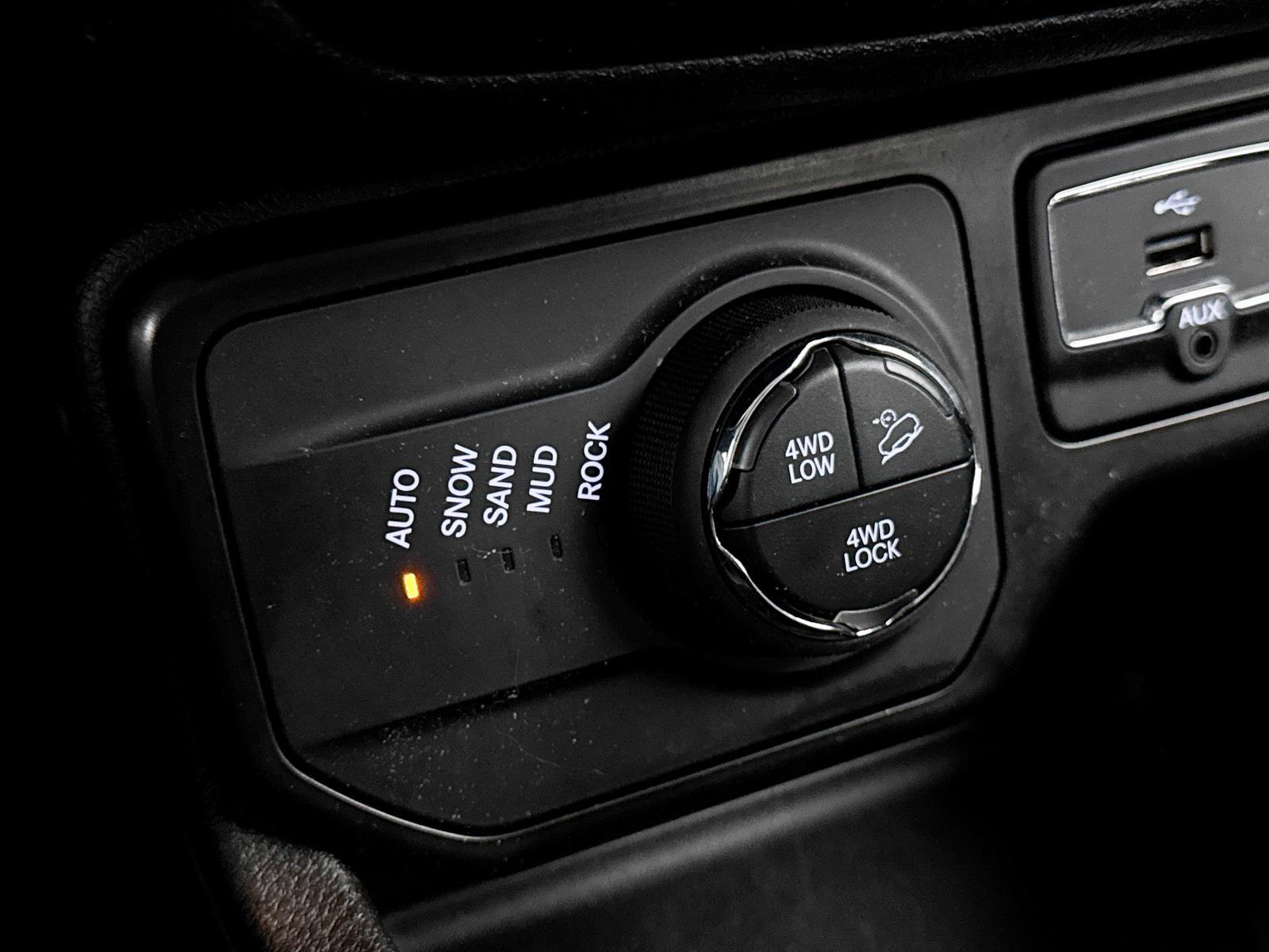 Used 2023 Jeep Renegade Trailhawk w/ Trailhawk Elite Group AWD/4WD image 10