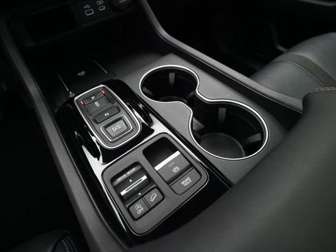Certified 2024 Honda Pilot Touring image 18