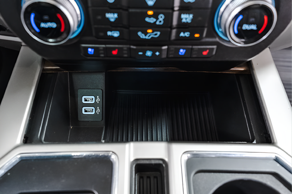 Used 2018 Ford F150 Lariat w/ Equipment Group 502A Luxury AWD/4WD image 13