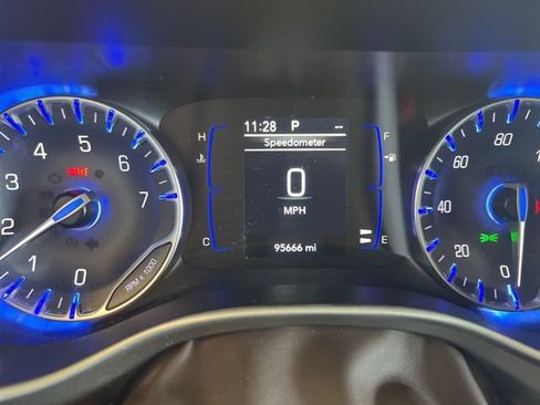 Used 2021 Chrysler Voyager LX image 25