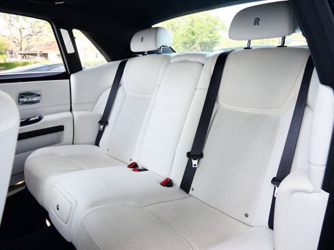 Used 2017 Rolls-Royce Ghost image 8