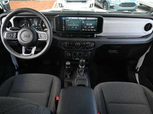 Used 2025 Jeep Wrangler Unlimited Sahara w/ Safety Group AWD/4WD image 11