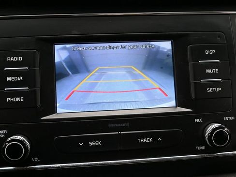 Used 2018 Kia Sedona L image 19