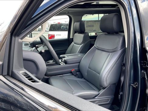 New 2026 Ford Expedition Active image 9