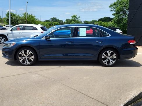 Used 2021 Volkswagen Passat 2.0T SE FWD image 8