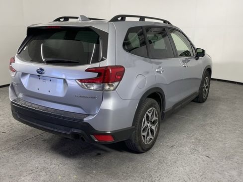 Used 2023 Subaru Forester Premium image 3