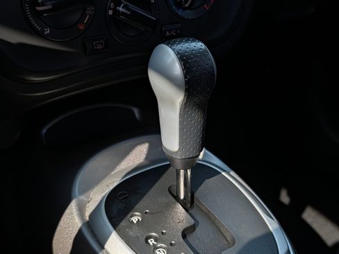 Used 2014 Nissan Juke S image 25