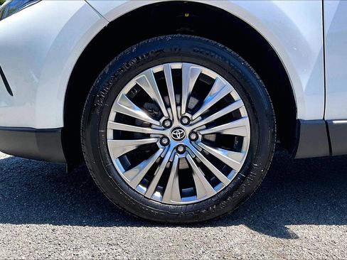 Used 2022 Toyota Venza XLE AWD/4WD image 9