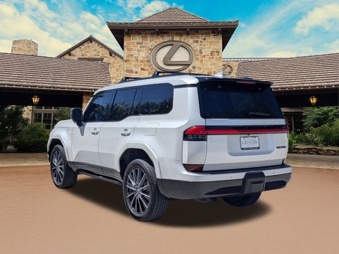 Used 2024 Lexus GX 550 w/ Accessory Package (Z1) AWD/4WD image 3