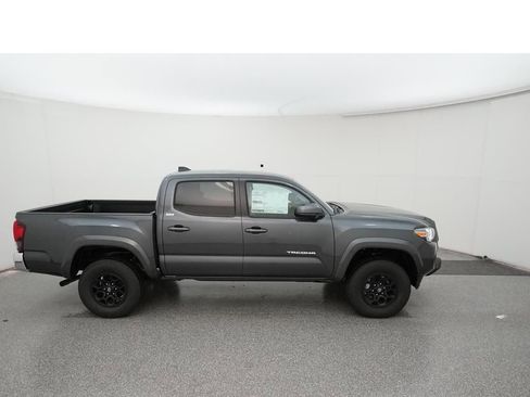 Used 2022 Toyota Tacoma SR5 image 12