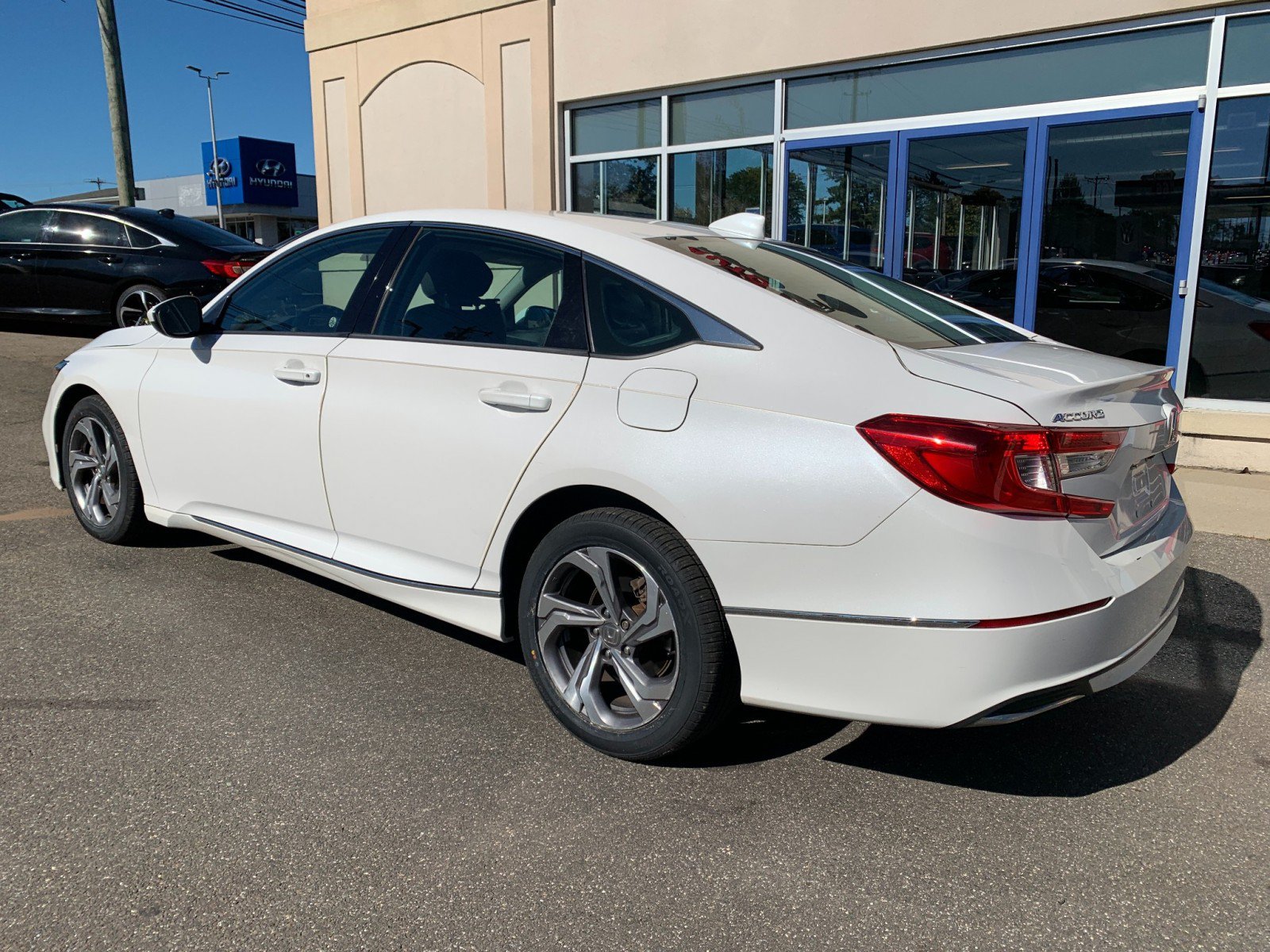 Used 2018 Honda Accord EX image 5
