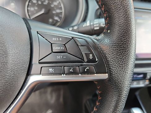 Used 2023 Nissan Kicks SR w/ SR Premium Package FWD image 12