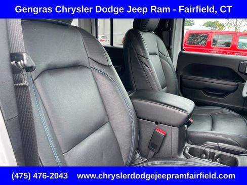 Used 2024 Jeep Wrangler Unlimited AWD/4WD image 23