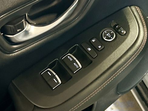 Used 2025 Honda HR-V Sport image 17