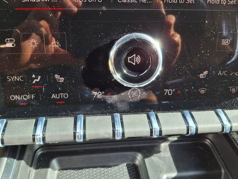 New 2026 GMC Acadia Elevation w/ Elevation Premium Package AWD/4WD image 17