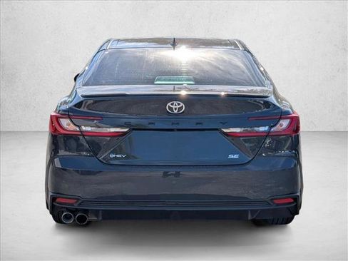 Used 2025 Toyota Camry SE image 6