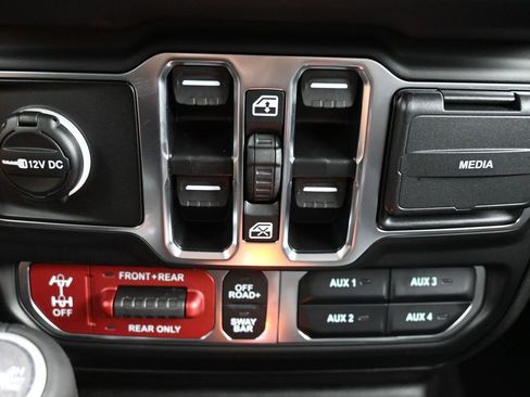 New 2025 Jeep Gladiator Rubicon image 27