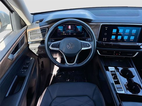 Used 2025 Volkswagen Atlas SE FWD image 21
