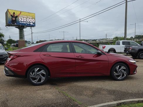 Certified 2025 Hyundai Elantra Sport FWD image 3